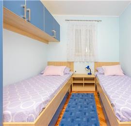 2 bedroom villa with pool and mountain views near Orašac, sleeps 4